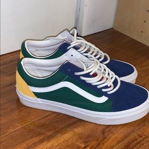Yacht Club Vans